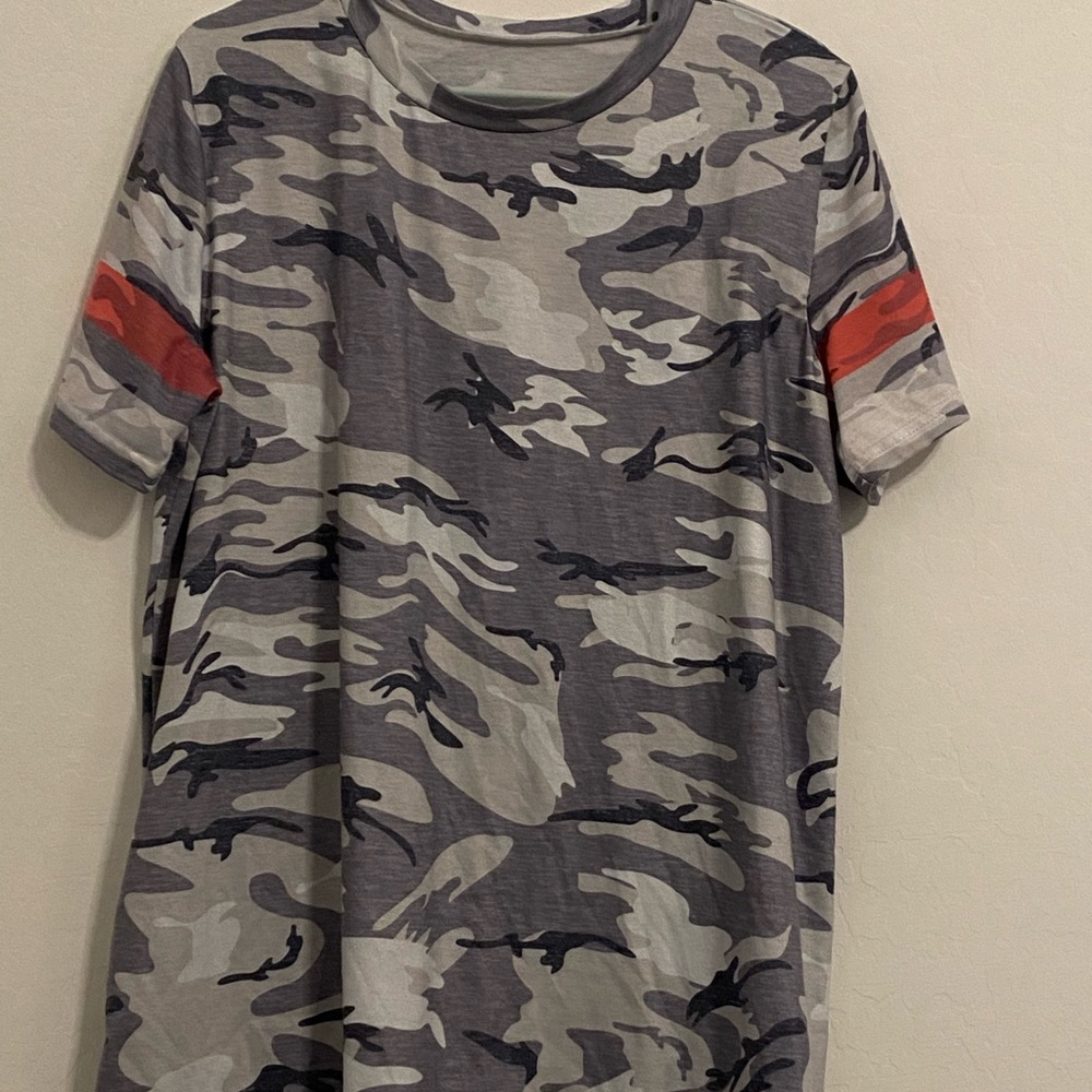Camo varsity stripe tee
